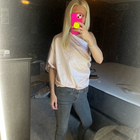 Silk ChicMe light pink top - Picture 8 of 9